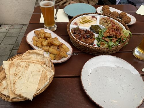 Veganer Teller mit weiteren Vorspeisen  at Palmyra in Rosenheim