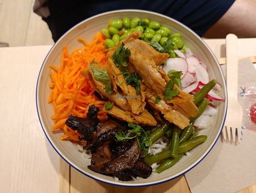 Vegan saimin aiguillettes végétales at Pokawa in Blois