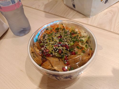 Vegan surf'n poké aiguillettes végétales, to take away at Pokawa in Blois