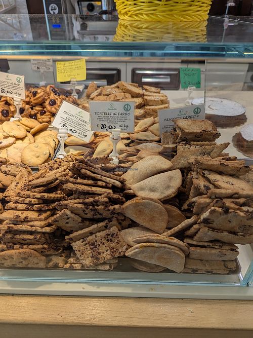 Many types of vegan cookies at Ceccolinibio in Ravenna