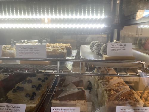 Peanut fudge and chocolate ball  at Hjulets Cafe in Goetene