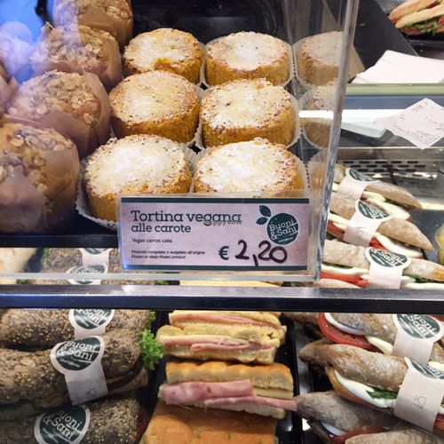 Vegan carrot cakes at Chef Express in Florence