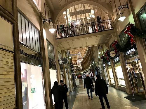 entrance area of restaurant (it is in the basement, i.e. cellar) in shopping mall / hall at Auerbachs Keller in Leipzig