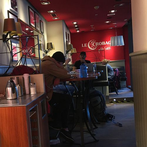 inside at Le Crobag - Hauptbahnhof in Berlin