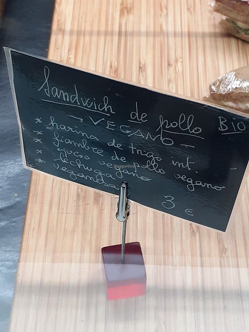 Vegan chicken sandwich at Biovegan Cafeteria Navarro in Valencia