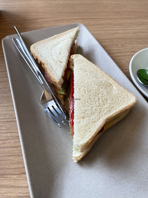 Vegan sandwich - red pepper, tomato, avocado  at Blé Masa y Café in Madrid