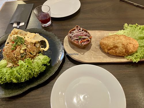 Reisgericht (ohne Oystersauce bestellen!) und gefüllte Kartoffeltasche (Vorspeise)  at Pachamama in Bremen