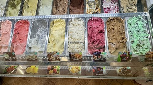 Ice cream flavors  at Paradiso Della Frutta in Bussolengo