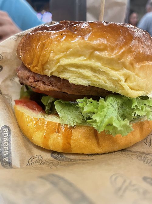 Hamburguesa La Santa, proteína vegetal   at Champanillo Mataró in Mataro