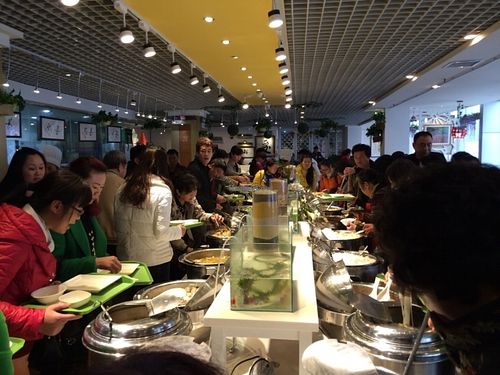 Main vegan dishes : soup, vegetables, legumes, tofu... with different szuces at Yù Sù Gé in Chengdu