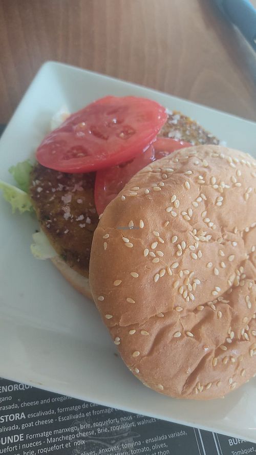 Hamburguesa vegana at La Vermuteria del Passeig in Calonge