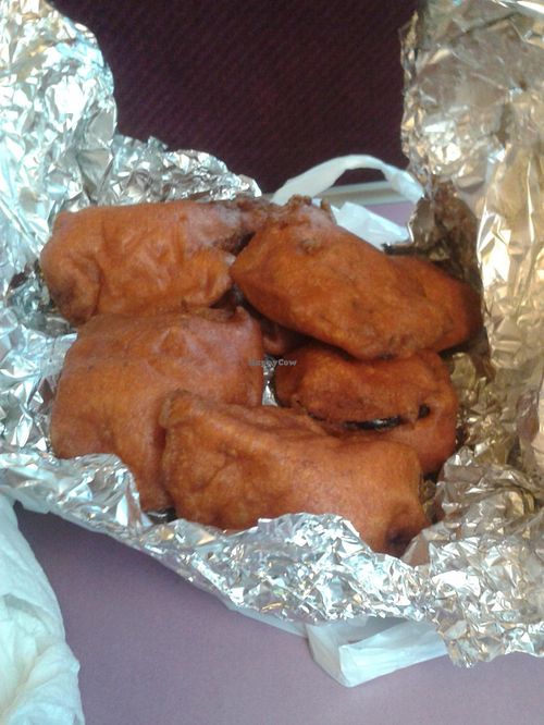 Onion and potato bhajis at Sangeetha Vegetarian Restaurant in Paris