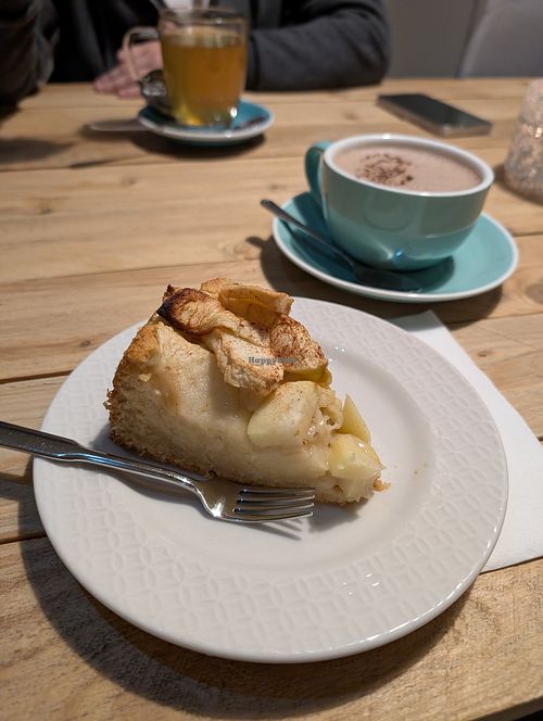 Veganer Apfelkuchen & Trinkschokolade at Café Magdalena in Oldenburg
