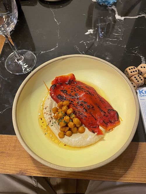 Rosted bell pepper, hummus, chickpeas and some sesame seeds  at La Terrasse des Carmes in Saint-thome