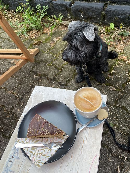 Flat White und Nusskuchen  at RIOT Ost in Karlsruhe