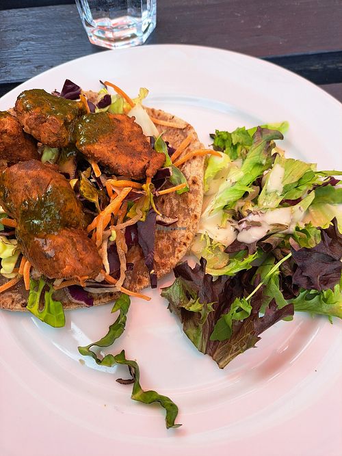 Vegan chicken tikka flatbread, Jul '24 at George & Dragon in Conwy