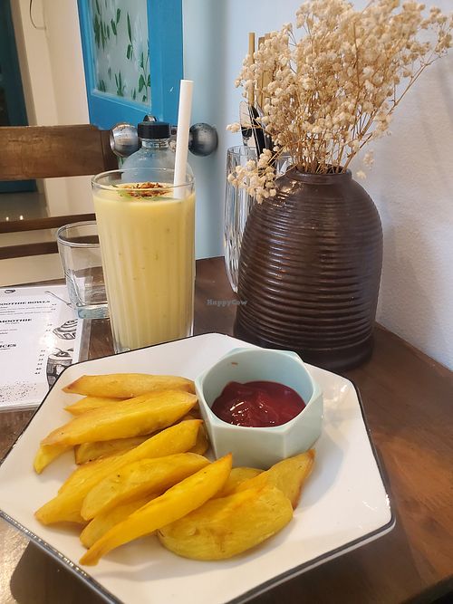 Sweet potato fries and hoi an land smoothie ✨ at The Seeds Plant-Based Foods & Desserts in Hoi An