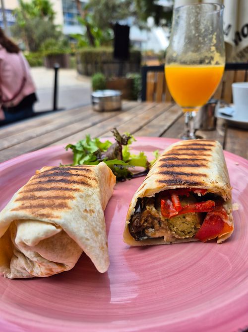 Veganer Falafel Wrap at Boardwalk  in 