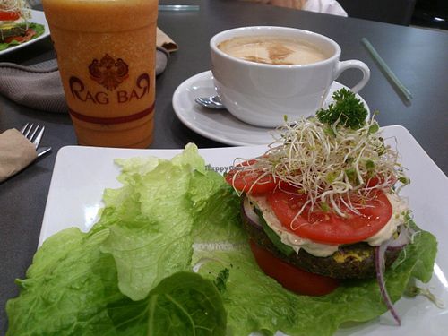 Raw vegan burger at Rag Bar in Frankfurt