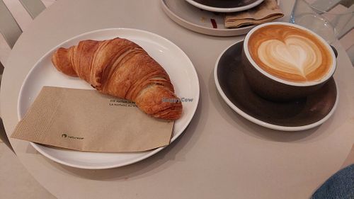 Oat cappuccino and vegan croissant at Ombak Coffee in Aarau