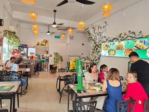 restaurant interior at Lập Vegetarian Restaurant in Central Singapore