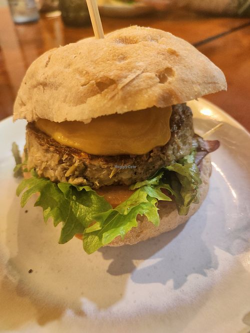 Hamburguesa vegana at Beizos Gastrobar in Ribeira