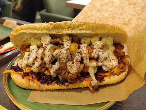 Vöner with garlic sauce at Dadashi in Hamburg