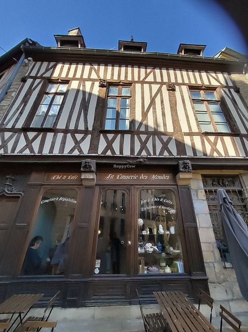 Aussensnsicht at La Causerie des Mondes in Dijon