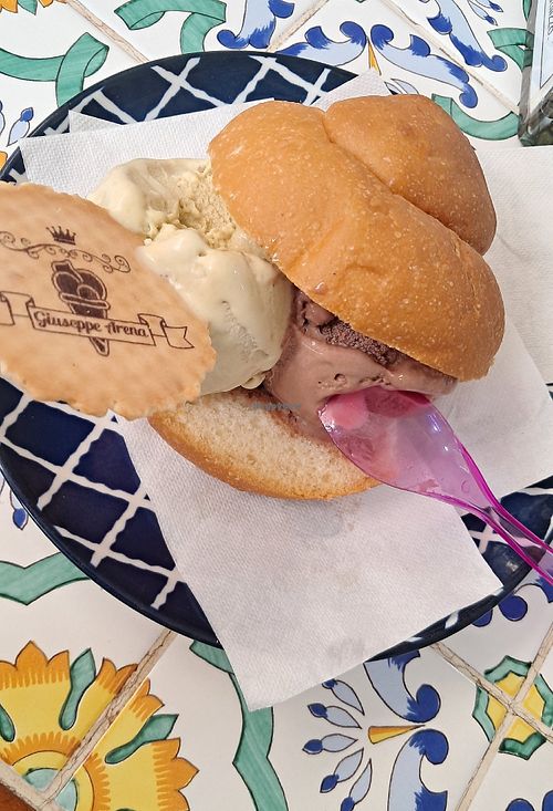 Brioche vegan con gelato pistacchio e gianduia at Gelateria Giuseppe Arena in Messina