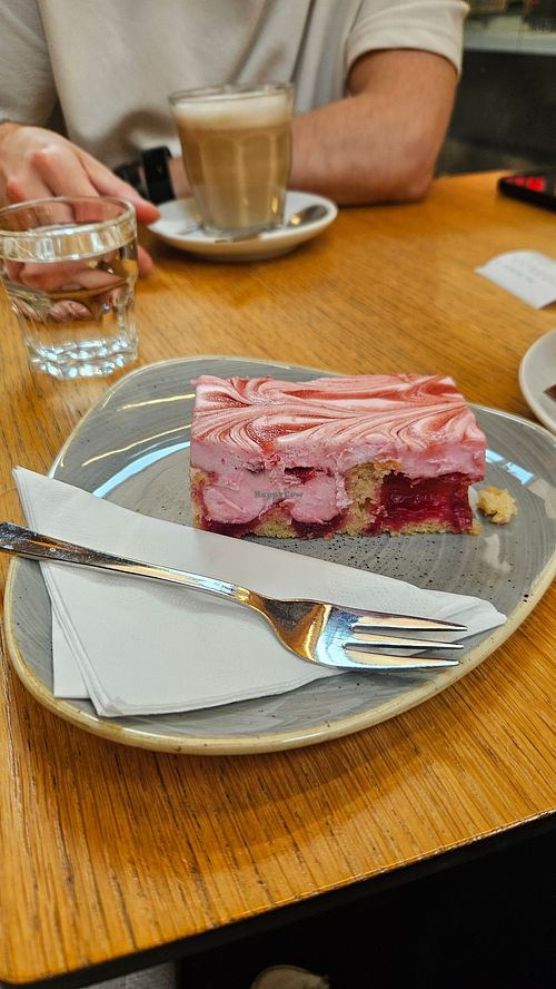 Vegane Erdbeerschnitte at BELLAGGIO in Liezen