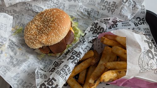 Bacn-cheez burger and fries at Odd Burger in Victoria