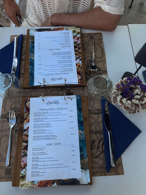 Hab noch eine halbe Seite extra für vegane Gerichte   at Lancana in Molunat