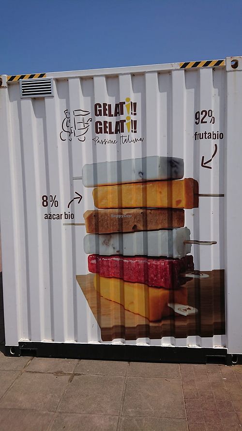 View from outside (not quite accurate information, however, as the packaging states 2% is E-412, guar gum) at Gelati Gelati in Sopelana