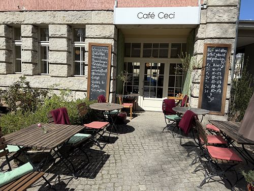 outdoor seating  at Café Ceci in Potsdam