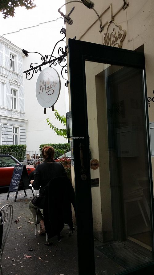 Entry and terrace at Mae's in Bonn