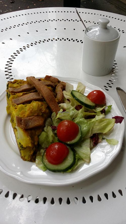 Broccoli pie served with salad (3.90 €) at Mae's in Bonn