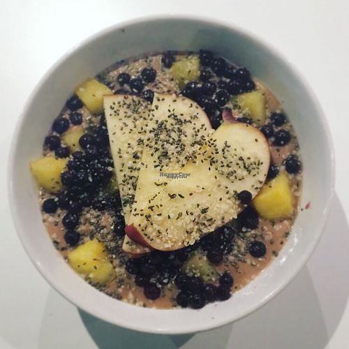 delicious chocolate smoothie bowl at Carrots n' Dates in Windsor