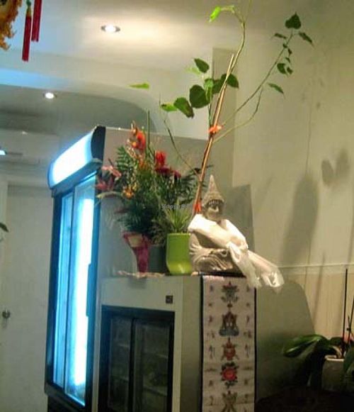 Decoration and fridge with take-out dishes at Quan Bo De Cuisine Vegetarienne in Montreal