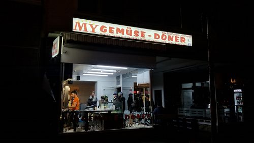 Outside at Tat Gemüse Döner & Pizza in Dusseldorf