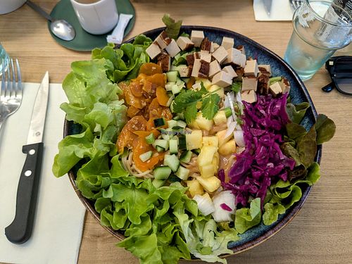 Thai noodle salad with cashew dressing and smoked tofu at Riviere Salée in Crest