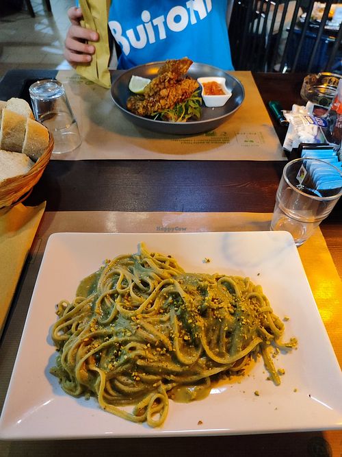 Linguine al pesto di pistacchi at Geco Bar in Vulcano