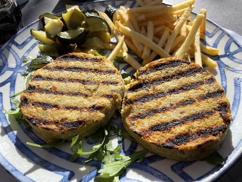 Burger vegan con contorni a scelta  at Cohiba in Fertilia