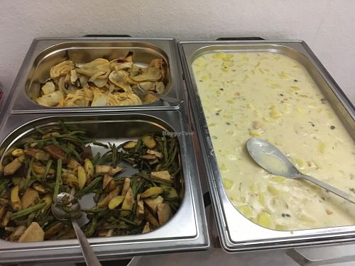 hot food at Playing With Eels in Berlin