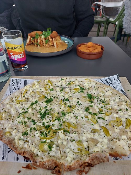 Veganer Flammkuchen 🍃 und Rentschlers Kult at RENTSCHLERS in Speyer