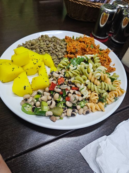 Vegan plate at Mali'nin Yeri (SalataDünyasi) in Istanbul