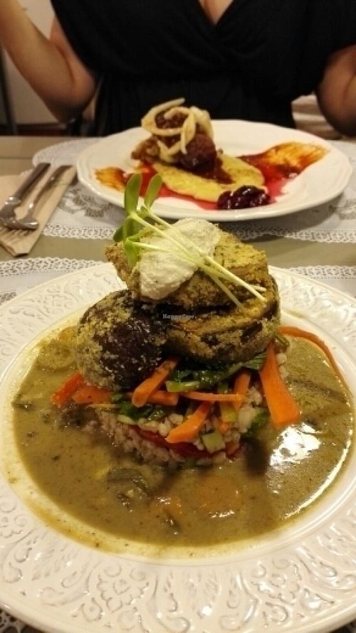 Curry verde and grilled tempeh con chipotle at Rayen Vegano in Madrid