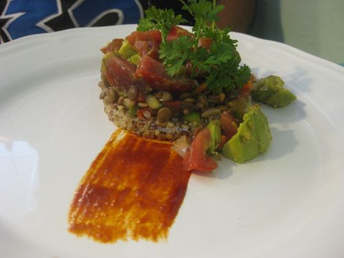 Timbale of quinoa and avocado at Rayen Vegano in Madrid