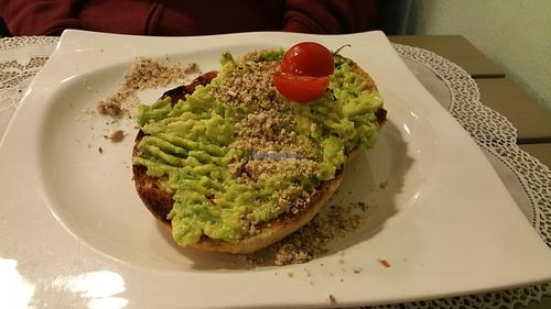 Tostada de avocado at Rayen Vegano in Madrid