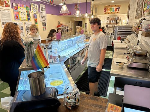 Very friendly & helpful staff  at Smusht in Port Washington
