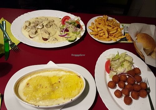 Veggie house Schnitzel, Hawaiian schnitzel and sides at Veggie House in Frankfurt